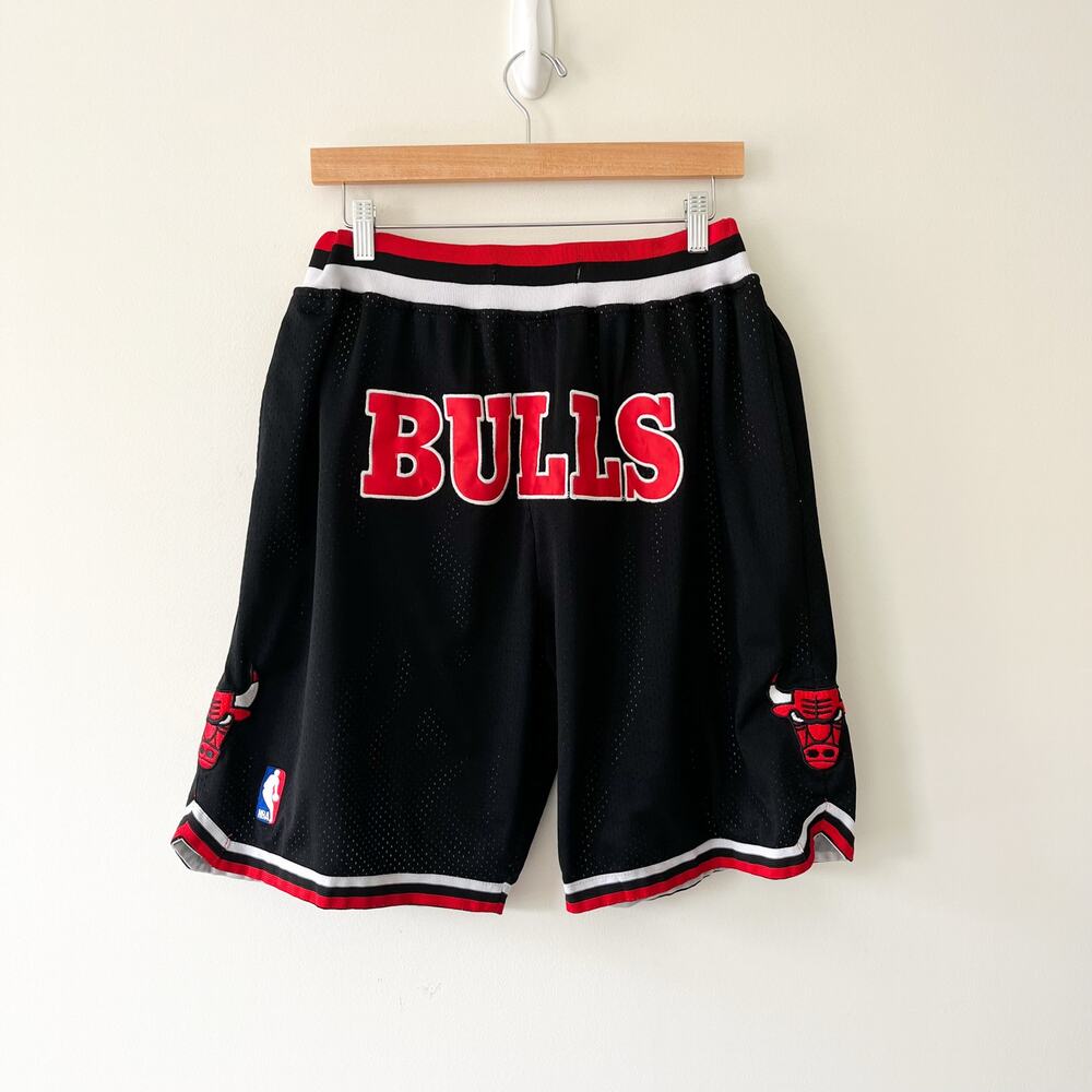 Just Don Chicago Bulls Basketball Black and Red 1997-98 Shorts, Size S/M